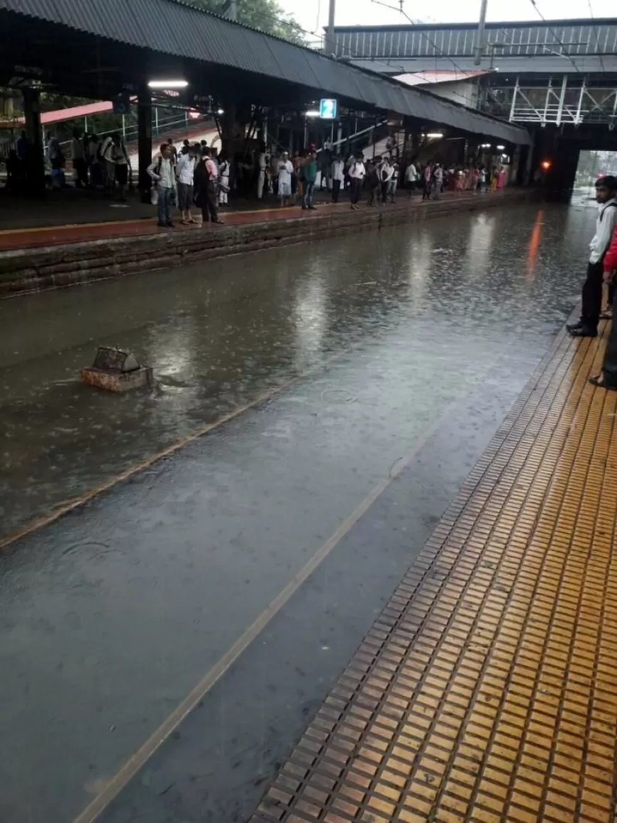 Heavy rain: भारी बारिश की वजह से मुंबई-उत्तर पश्चिम भारत की कई ट्रेनें हुईं रद्द