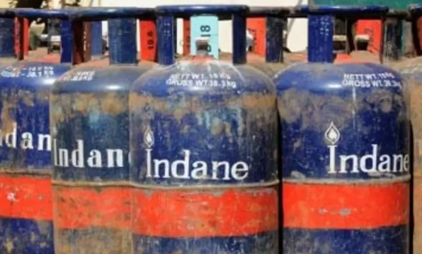 LPG Cylinder Price: कामर्शियल सिलेंडर की कीमत में 209 रुपए का इजाफा, जानें नए रेट्स