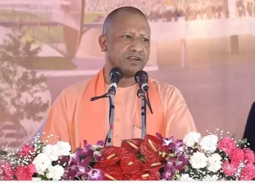 CM YOGI: सीएम योगी ने बापू-शास्त्री को दी श्रद्धांजलि, कहा- अहिंसा लोकतंत्र की सबसे बड़ी ताकत