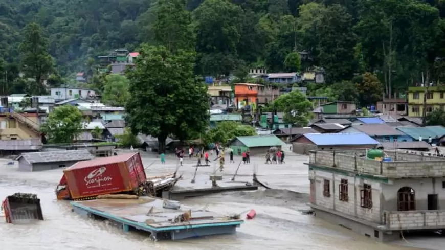 Sikkim Flash Flood: सिक्किम में आई बाढ़ के चलते 15 अक्टूबर तक सभी स्कूल, कॅालेज बंद करने के निर्देश।