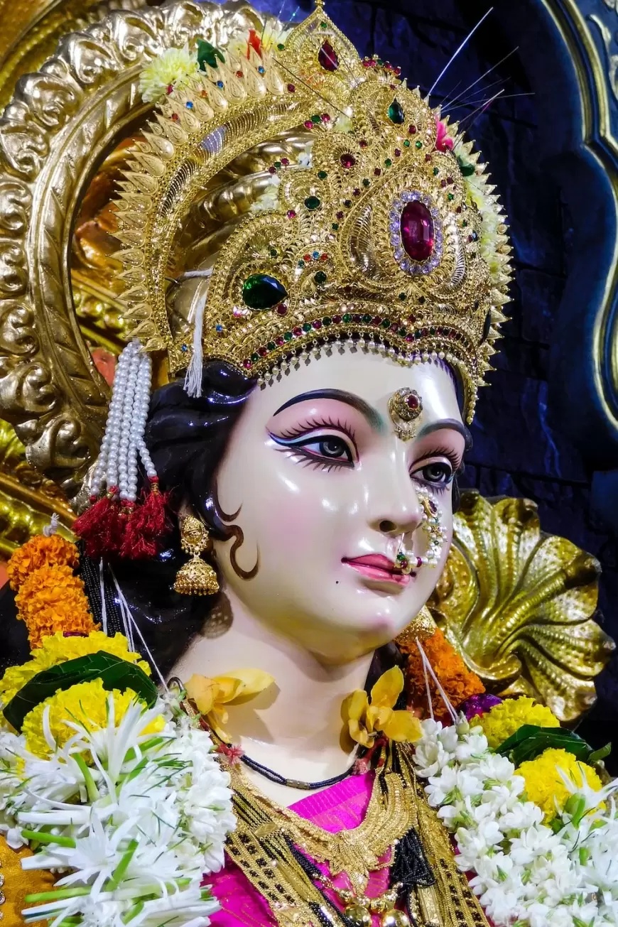 Maa Durga mantra: नवरात्रि में  करें दुर्गा मां के इन मंत्रों का जाप, दूर हो जायेंगे जीवन के सारे कष्ट