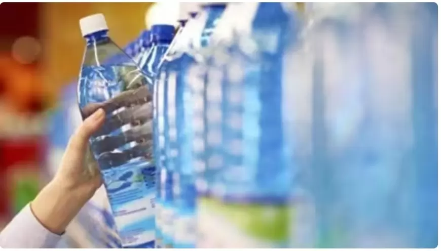 Water bottle: नीले से लेकर पीला क्यों होते हैं पानी की बोतलों के इतने रंग