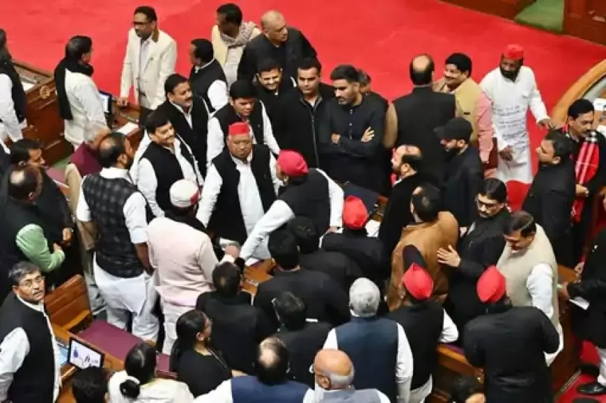 UP Vidhan Sabha Winter Session: काले कपड़े पहनकर आए सपा विधायकों ने किया विरोध प्रदर्शन, आज पेश होगा अनुपूरक बजट