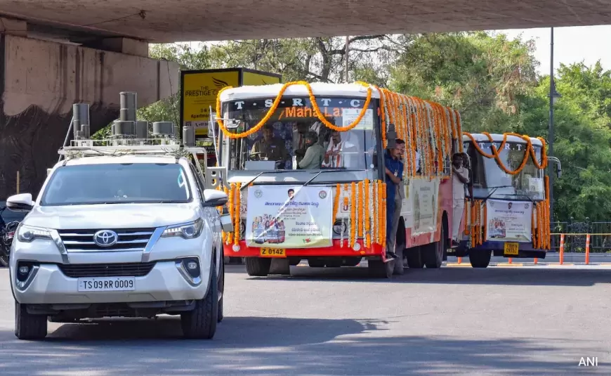 Telangana: सीएम रेड्डी ने कांग्रेस की दो गारंटियों को किया पूरा, महिलाओं के लिए शुरू की फ्री बस यात्रा