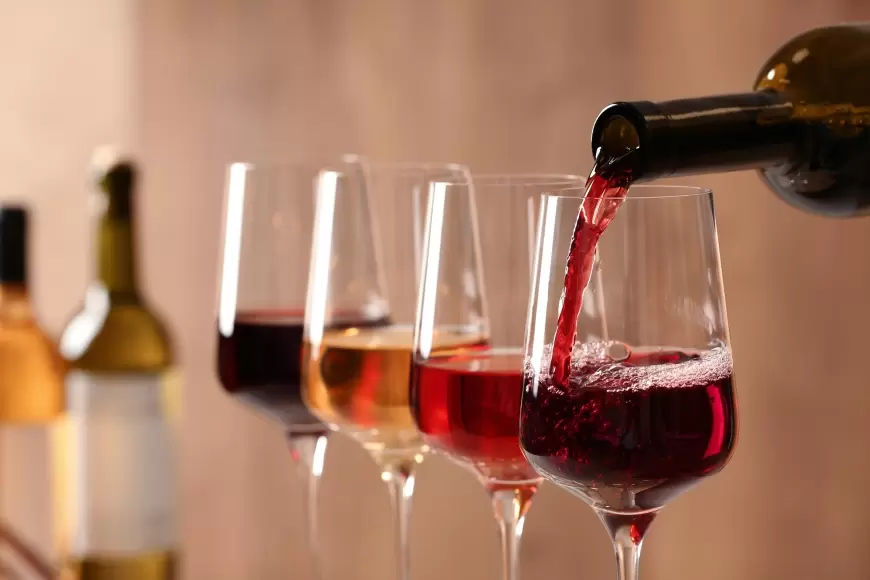 Red Wine: रेड वाइन के फायदे जानकर आप हो जाएंगे हैरान