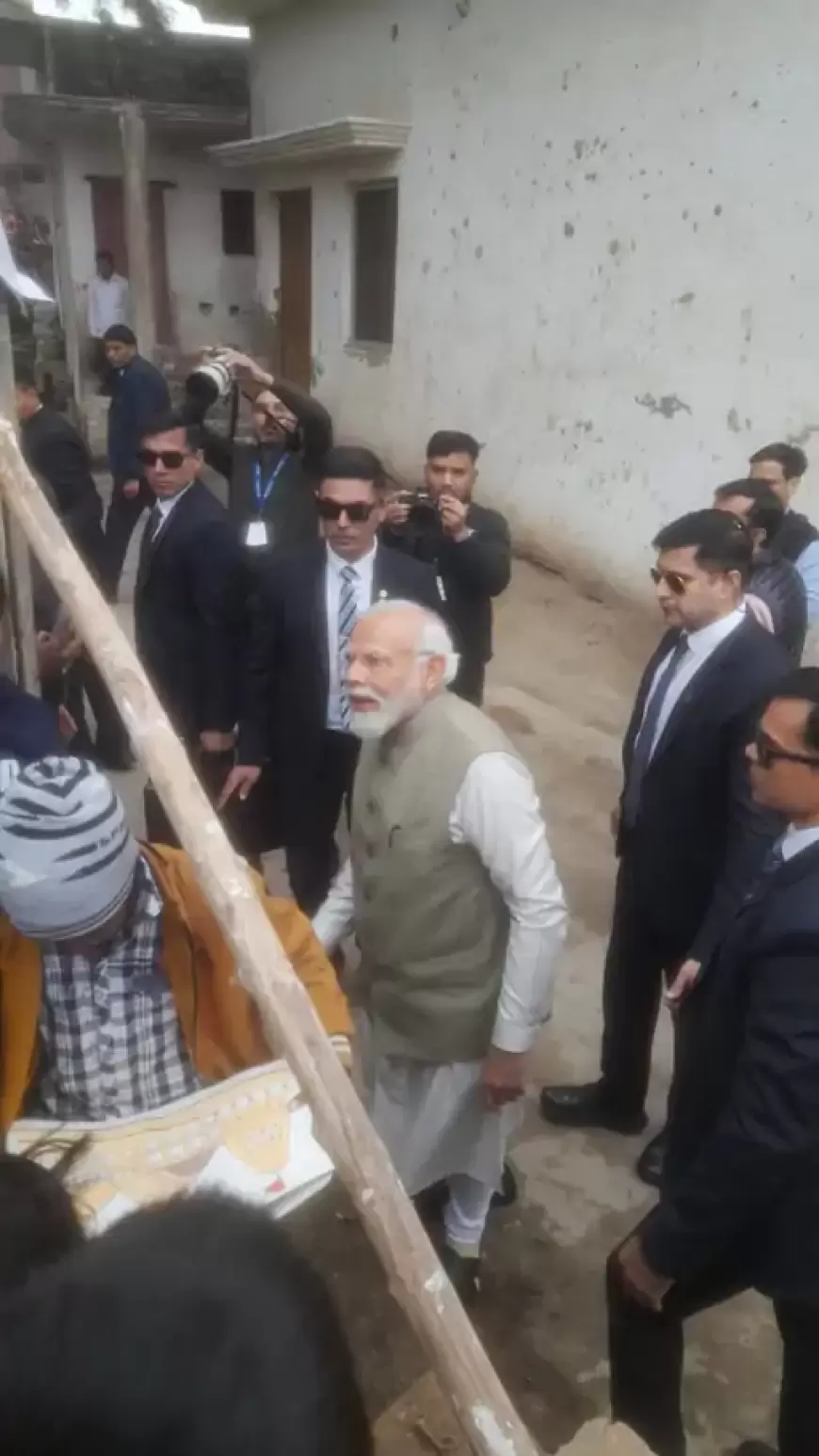 Live stream of PM Modi's Ayodhya visit: रेलवे स्टेशन के उद्घाटन के बाद, पीएम मोदी दलित धनीराम मांझी के घर पहुंचे