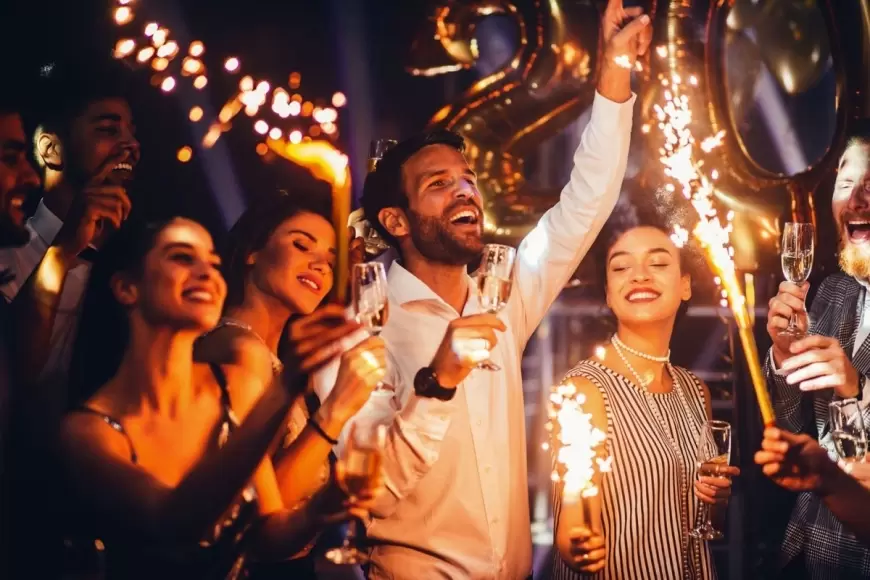 New year party ideas: नए साल पर करना है कुछ खास तो अपनायें ये टिप्स