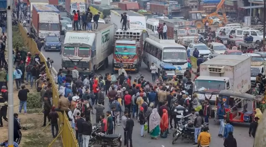 New Hit and Run law: ड्राइवर्स की हड़ताल का यूपी में करोड़ों के कारोबार पर पड़ा असर