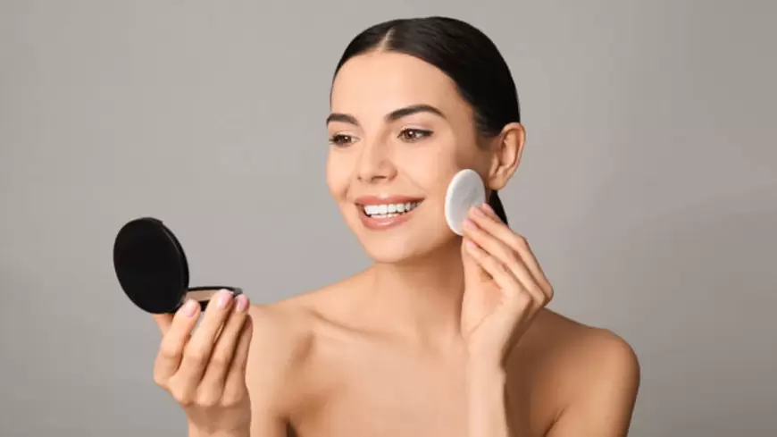 Side effects of compact powder: कॉम्पैक्ट पाउडर का करते है इस्तेमाल तो हो जाएं सावधान, हो सकता है भारी नुकसान