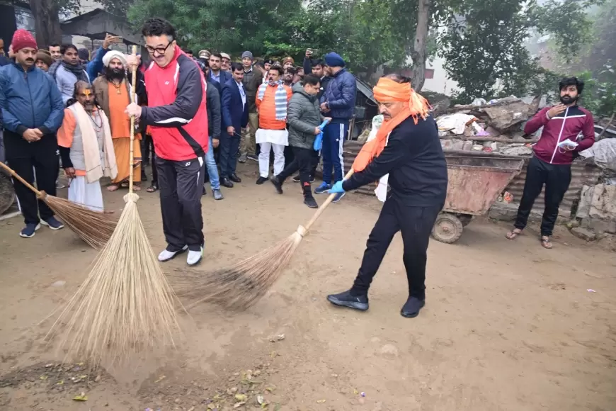 UP Government Special Cleanliness Campaign: डिप्टी सीएम केशव प्रसाद मौर्य ने लखनऊ के बालकेश्वर हनुमान मंदिर में की सफाई