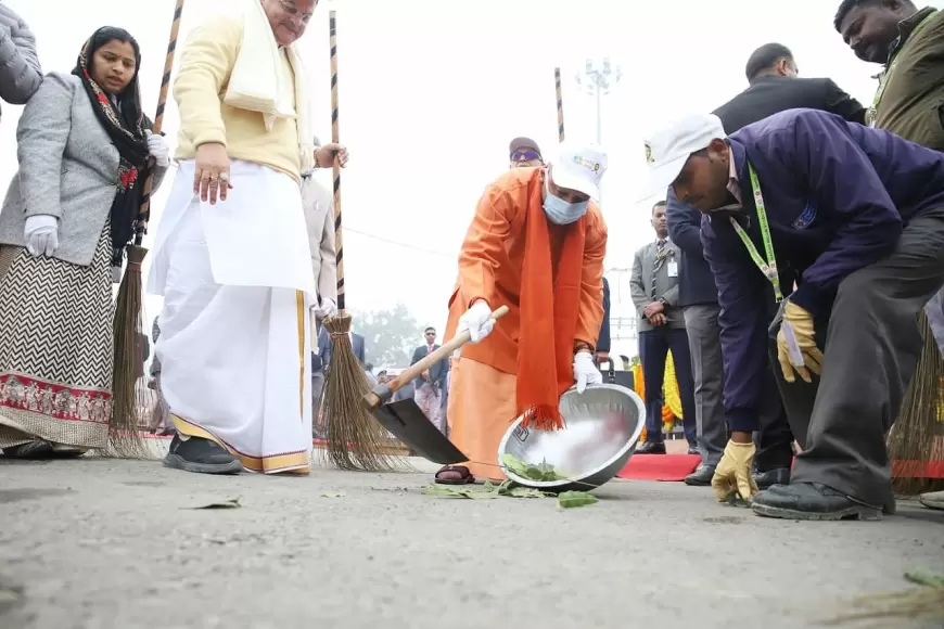 BJP Cleanliness Campaign: CM योगी ने अयोध्या में लगाई झाड़ू, केशव प्रसाद ने उठाया गोबर, बृजेश पाठक ने लगाया पोछा