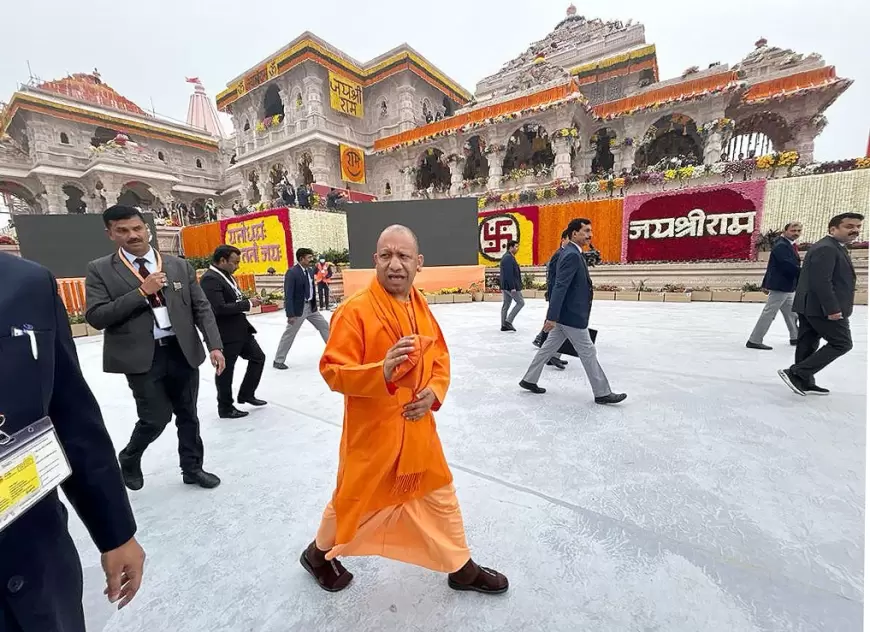 Yogi in CM Ayodhya: अयोध्याधाम में दर्शनार्थियों की व्यवस्था की सीएम योगी ने की समीक्षा