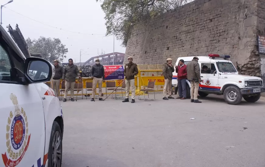 Farmer Protest Today Update : किसान विरोध के चलते दिल्ली की सीमाएं सील, यात्रियों के लिए एडवाइजरी जारी