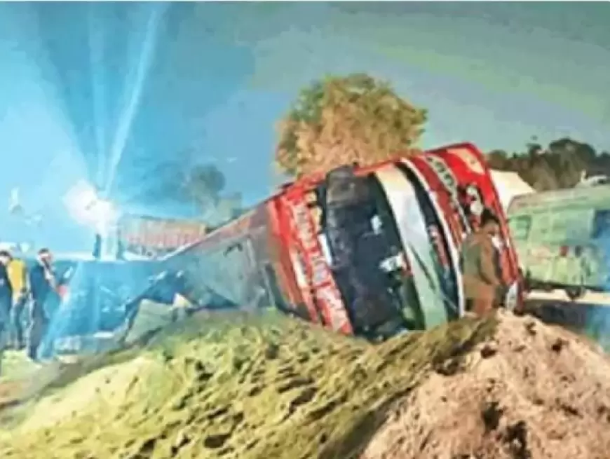 Road Accident : लखनऊ में पलटी डबल डेकर बस, 20 लोग घायल