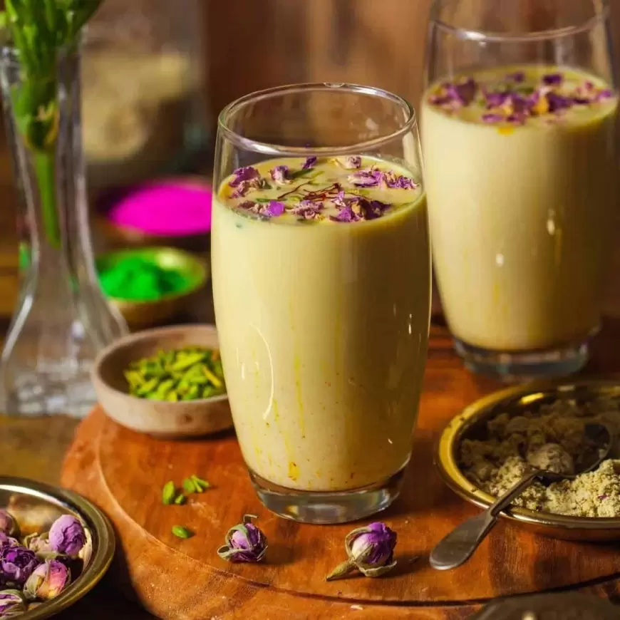 Thandai Recipe: महाशिवरात्रि पर इस तरह बनायें ठंडाई, पीकर सब जायेंगे झूम