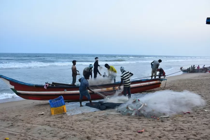 Fishermen from Tamil Nadu : श्रीलंकाई नौसेना ने तमिलनाडु के सात मछुआरों को किया गिरफ्तार