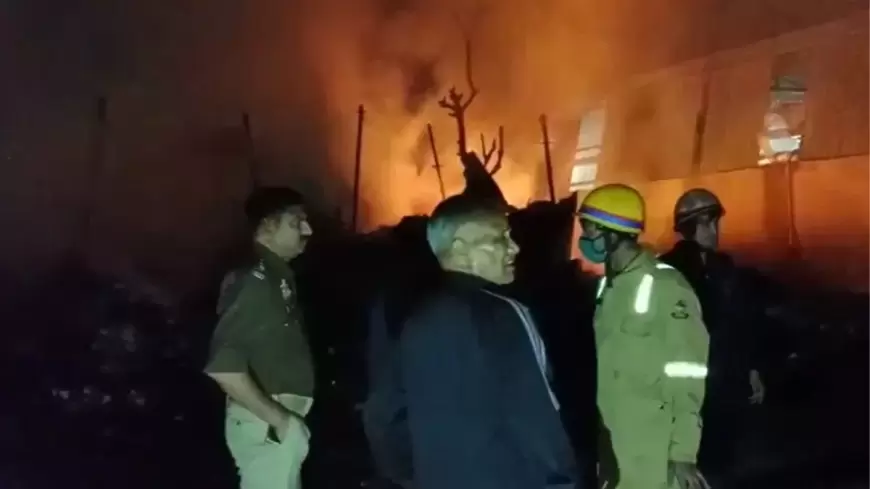 Ghaziabad Fire In clothing warehouse: गाजियाबाद में कपड़ों के वेयर हाउस में लगी भीषण आग, फायर ब्रिगेड ने पाया काबू