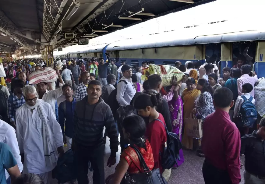 Holi Special Train : होली की भीड़ को देखते हुए रेलवे चलाएगा 540 अतिरिक्त ट्रेन