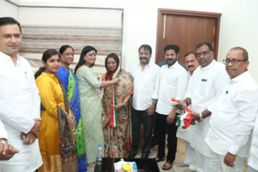 Vijayalakshmi joins Congress: बीआरएस को लगा बड़ा झटका, हैदराबाद की मेयर विजयलक्ष्मी हुई कांग्रेस में शामिल