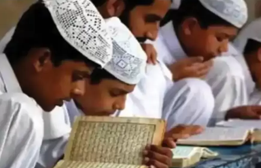 UP Madrasa Act : सुप्रीम कोर्ट ने यूपी मदरसा एक्ट को रद्द करने के फैसले पर लगाई रोक