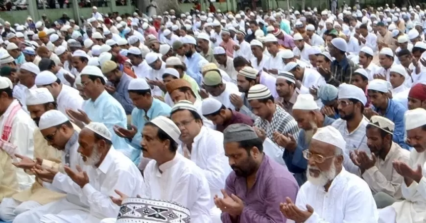 Eid-al-Fitr 2024 : अता हुई ईद की नमाज, लोग दे रहे एक-दूसरे को बधाई, राष्ट्रपति ने दी मुबारकबाद