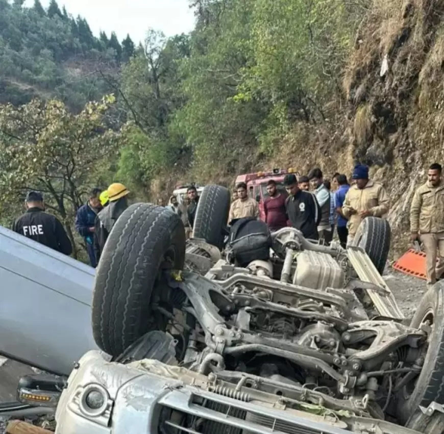 Mussoorie Road Accident : मसूरी-देहरादून मार्ग पर चूनाखाल के पास कार खाई में गिरी, 5 लोगों की मौत