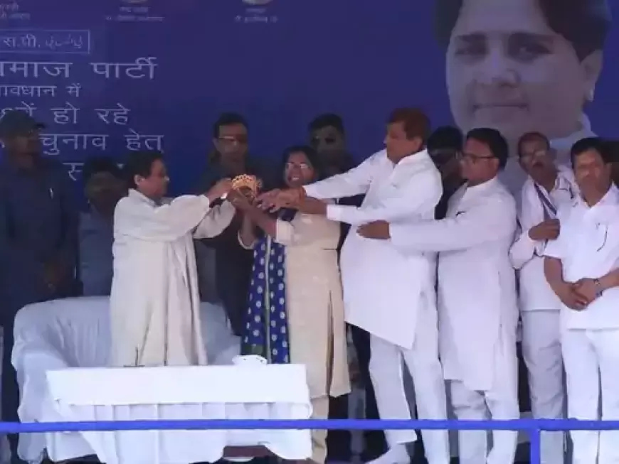 Mayawati in Agra:  बसपा सुप्रीमो मायावती ने आगरा में की रैली, सोने का मुकुट पहनाकर किया गया स्वागत