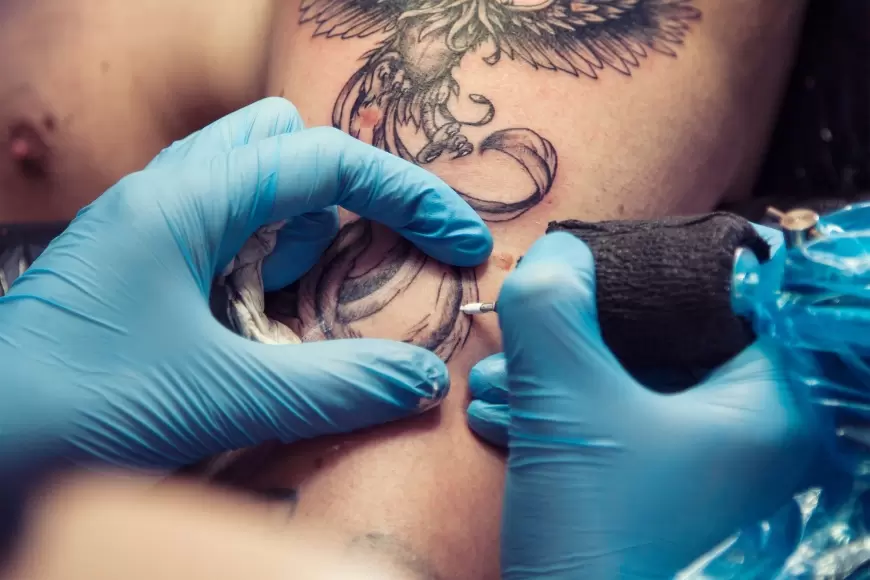 Tattoo disadvantages: इस रंग का टैटू दे सकता है HIV?  इंक में होते हैं ये खतरनाक कैमिकल