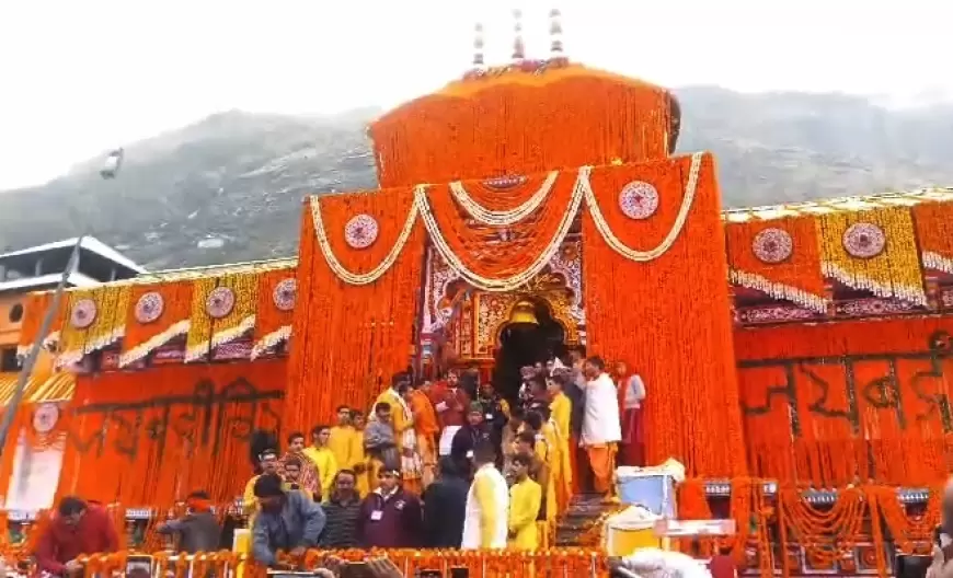 Char Dham Yatra 2024 : वैदिक मंत्रोच्चार के साथ खुले बद्रीनाथ धाम के कपाट, उमड़ी भक्तों की भीड़