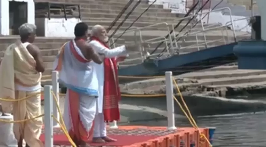 PM Modi in Varanasi: पीएम मोदी आज तीसरी बार दाखिल करेंगे नामांकन, दशाश्वमेध घाट पर की पूजा अर्चना