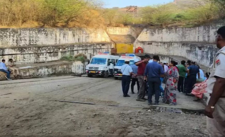 Rajasthan Khetri Mines accident : राजस्थान खेतड़ी माइंस हादसा, अब तक 8 अधिकारियों को बाहर निकाला गया