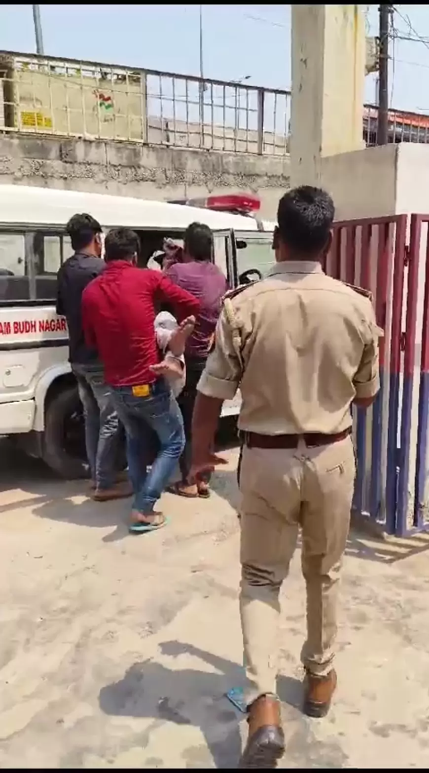 Greater Noida News: ग्रेटर नोएडा में पुलिस कस्टडी में युवक की मौत, परिजनों ने लगाया हत्या का आरोप