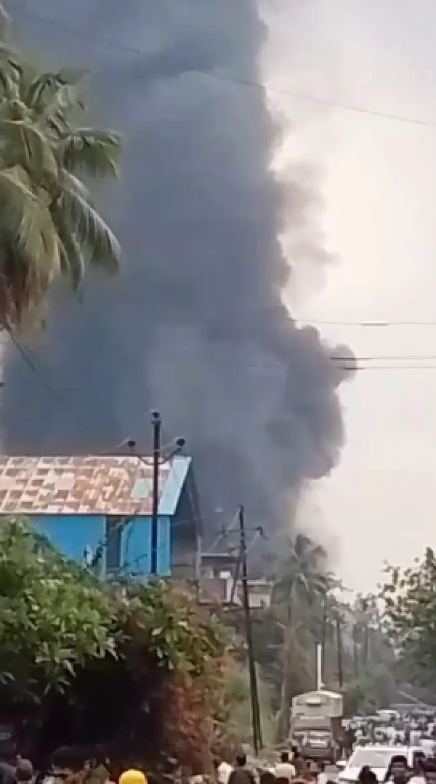 Dombivli chemical factory accident : डोंबिवली केमिकल कंपनी में लगी भीषण आग, कई किलोमीटर से दिख रहा धुएं का गुबार