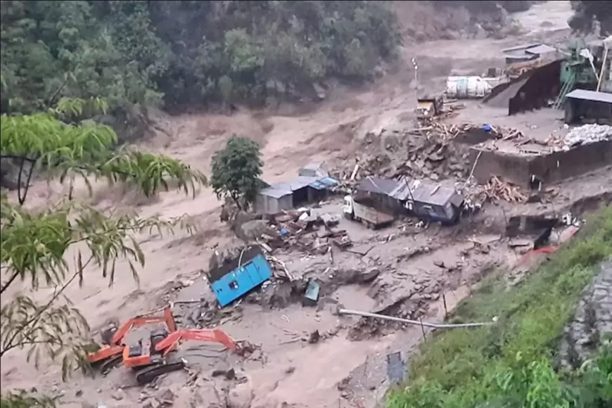 Sikkim Landslide: उत्तरी सिक्किम में भारी बारिश का कहर, भूस्खलन और बाढ़ से 6 लोगों की मौत