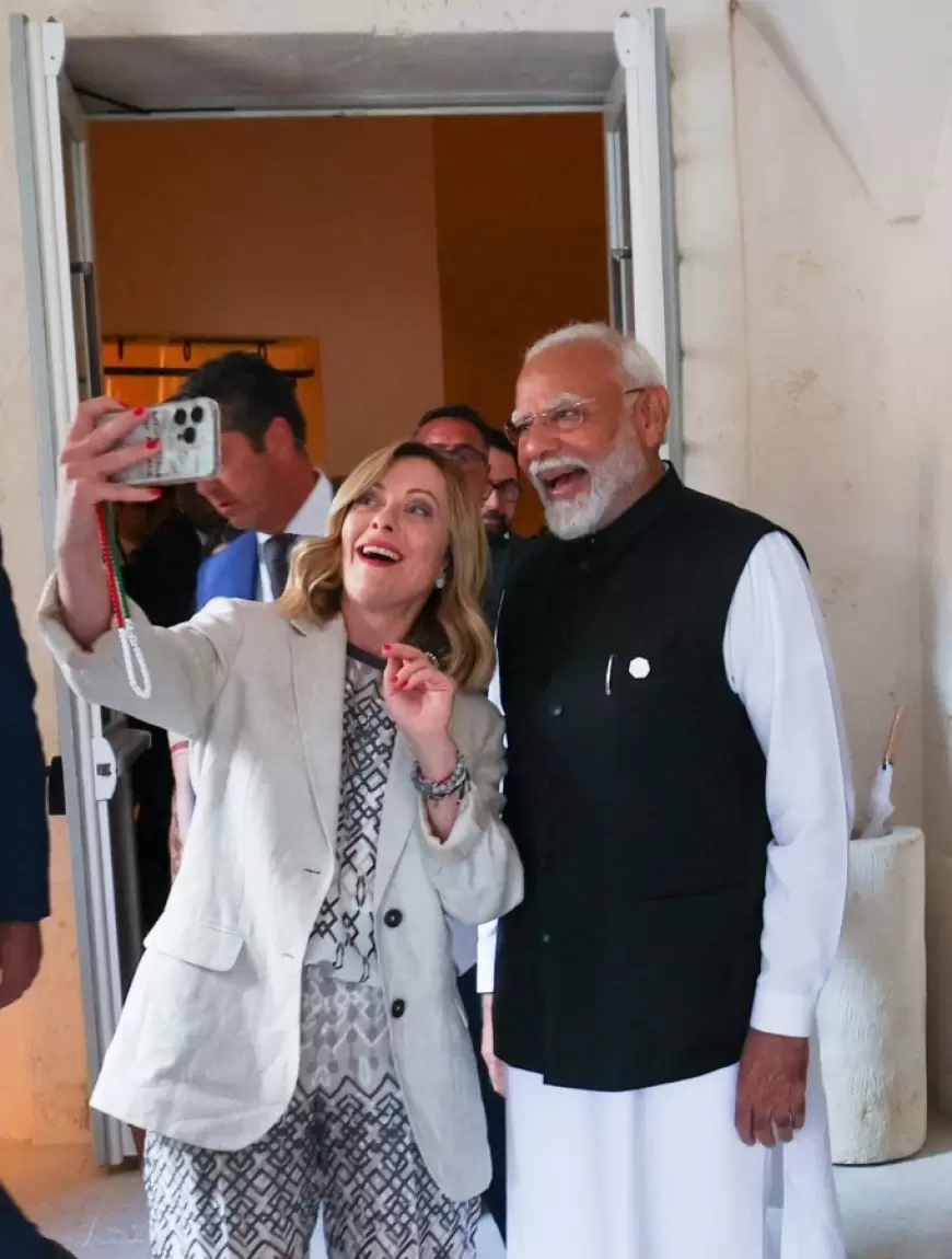 PM Modi Giorgia Meloni Selfie: G-7 समिट में जॉर्जिया मेलोनी ने पीएम मोदी के साथ ली सेल्फी, कहा- हेलो फ्रॉम मेलोडी टीम