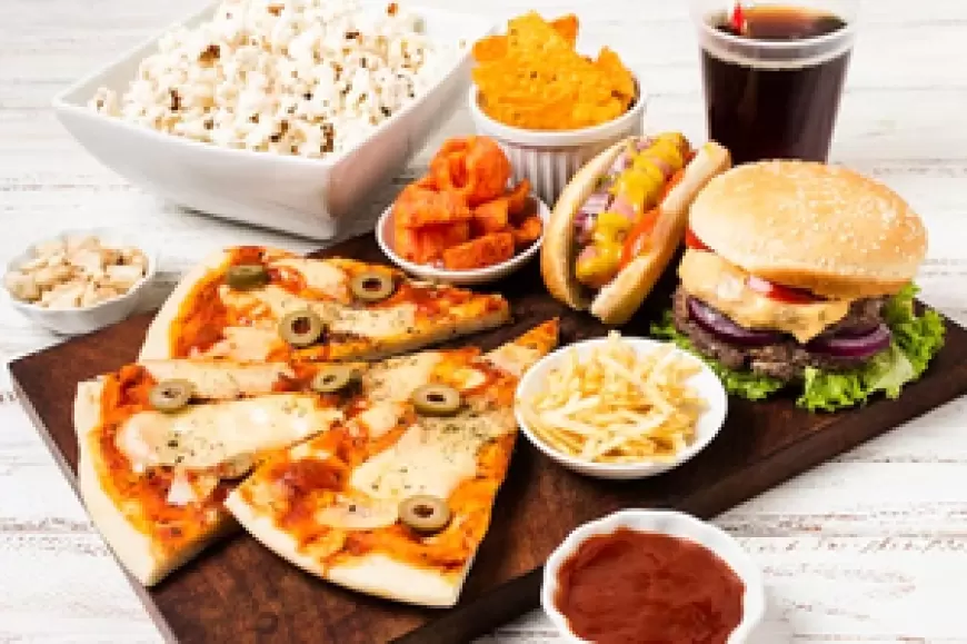 Disadvantages of Junk Food : जंक फूड के सेवन से युवाओं में पाइल्स, फिस्टुला और फिशर के मामले बढ़े