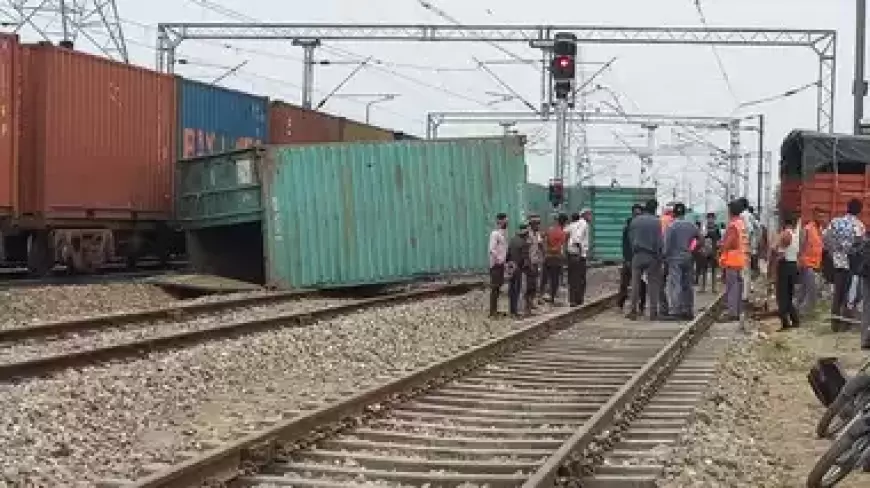 Haryana Train Accident: हरियाणा में चलती मालगाड़ी से गिरे कंटेनर, 14 ट्रेनें रद्द, 38 डायवर्ट