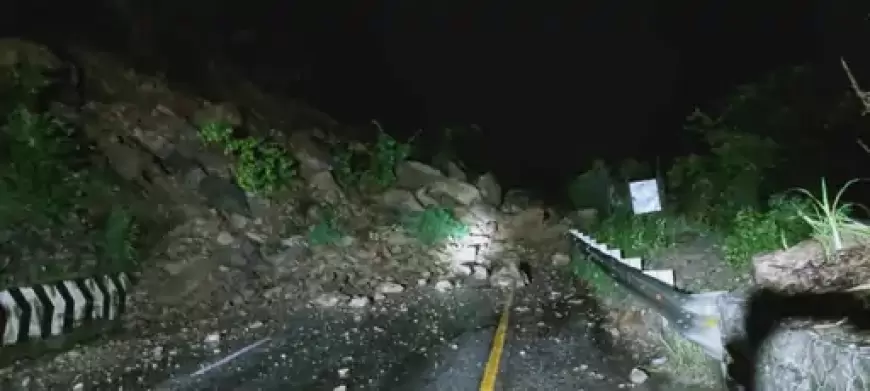 Nepal Landslide: नेपाल में भूस्खलन से 63 यात्रियों को ले जा रही दो बसें नदी में बही,पीएम प्रचंड ने दुख जताया