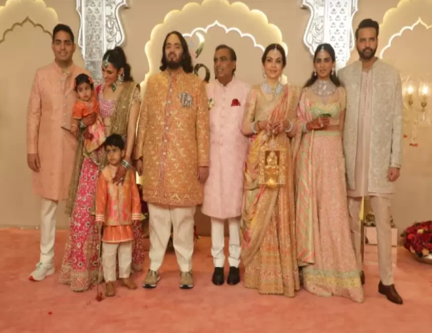 Anant Radhika Wedding Live Update: बारात लेकर जियो वर्लड सेंटर पहुंचे दूल्हे राजा, मेहमानों का स्वागत करते दिखे मुकेश अंबानी