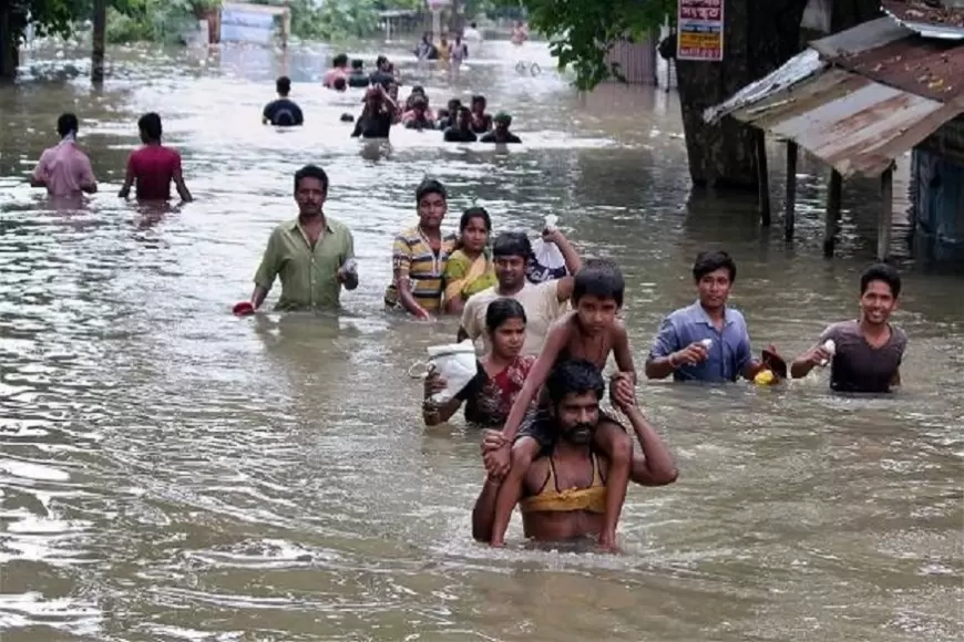 Weather Update: उत्तर प्रदेश में भारी बारिश से गई 10 लोगों की जान, कई राज्यों में अलर्ट जारी