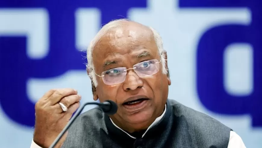 Mallikarjun Kharge: खड़गे ने केंद्र सरकार पर बोला हमला, गोंडा में हुई ट्रेन दुर्घटना की सरकार को लेनी होगी जिम्मेदारी