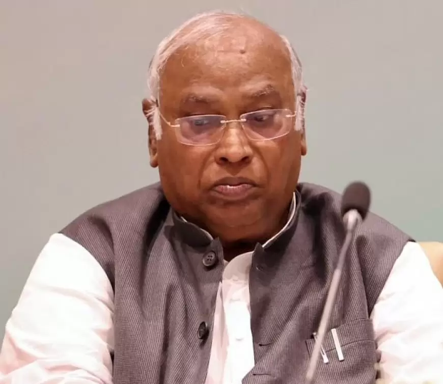 Mallikarjun Kharge : पिछले दरवाजे से संविधान के साथ छेड़छाड़ करना चाहती है सरकार - खड़गे