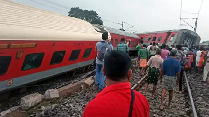 Jharkhand Train Accident: झारखंड में चक्रधरपुर के पास भीषण ट्रेन हादसा, हावड़ा-मुंबई मेल पटरी से उतरी, 2 की मौत 50 घायल