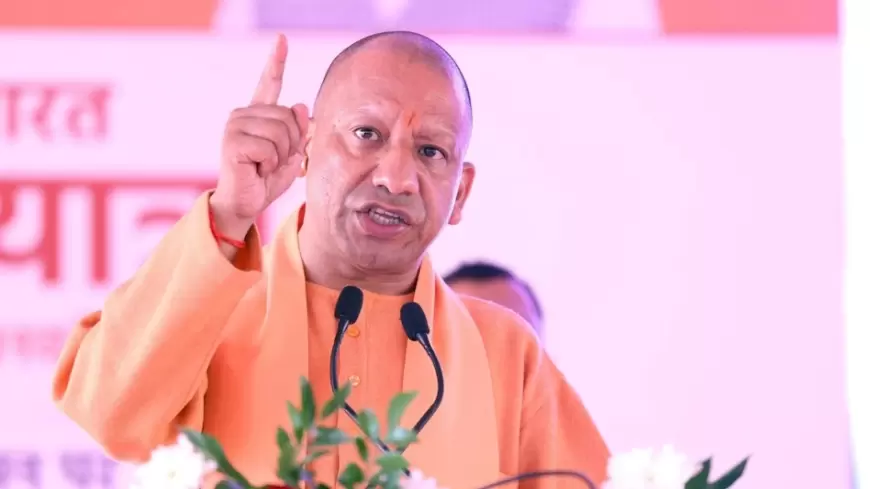 CM Yogi In Ayodhya:अयोध्या पहुंचे सीएम योगी कहा, बांग्लादेश का हिंदू इनका वोटर नहीं है, इसलिए होठ सिले हुए हैं अयोध्या