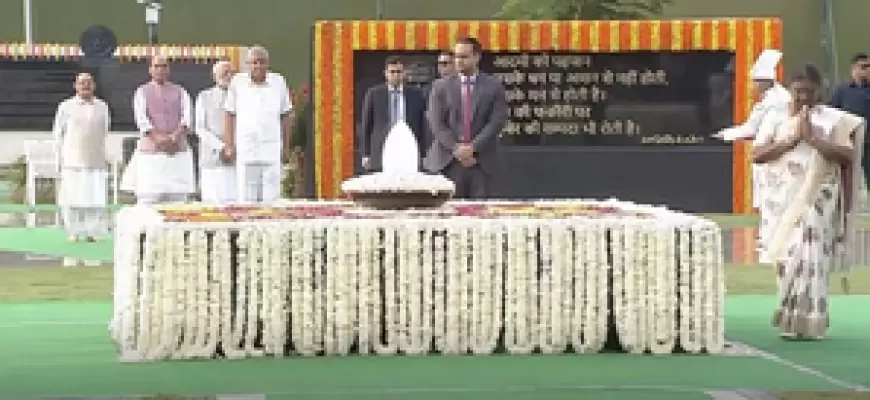 Atal Bihari Vajpayee Death Anniversary: राष्ट्रपति मुर्मू, उपराष्ट्रपति धनखड़ और पीएम मोदी ने अटल बिहारी वाजपेयी को दी श्रद्धांजलि