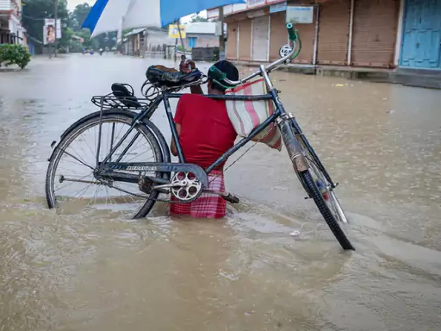 Weather Update: त्रिपुरा में भारी बारिश से 7 लोगों की मौत, कई राज्यों में अलर्ट