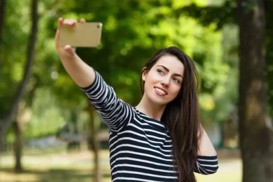 Selfie advantage: सेल्फी लेने के है शौकीन तो यहां जानिए उससे जुड़े फायदें और नुकसान