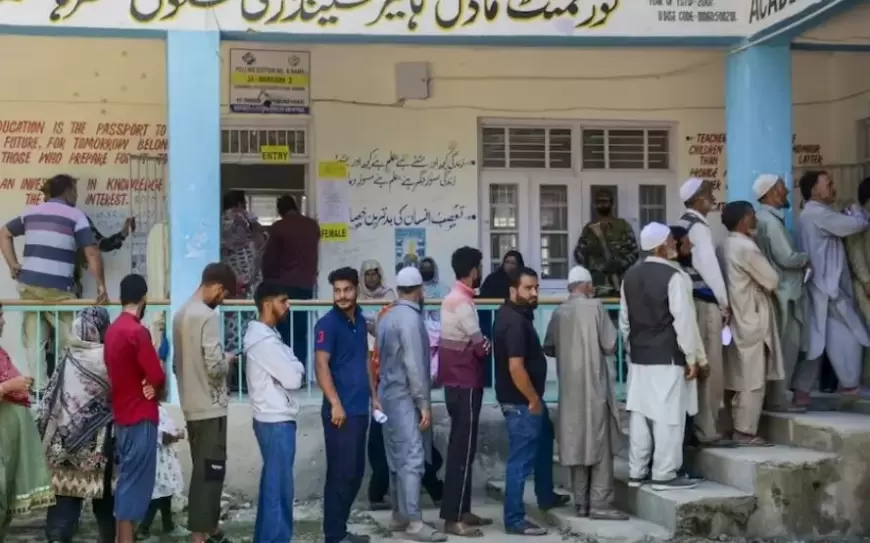 Jammu and Kashmir assembly elections: जम्मू-कश्मीर में दूसरे चरण की वोटिंग जारी, 6 जिलों की 26 सीटों हो रहा मतदान