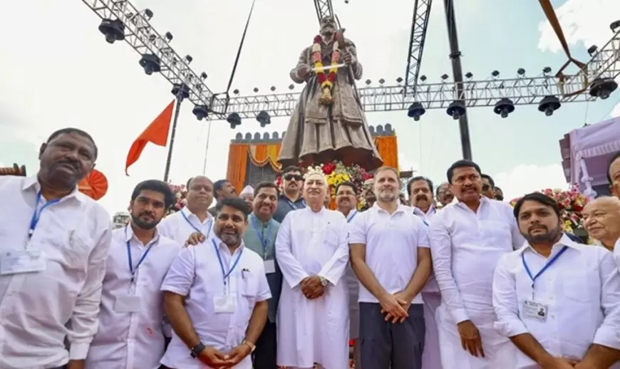 Rahul Gandhi: राहुल गांधी ने कोल्हापुर में शिवाजी महाराज की मूर्ति का किया अनावरण, बोले- ‘नीयत दिख जाती है’