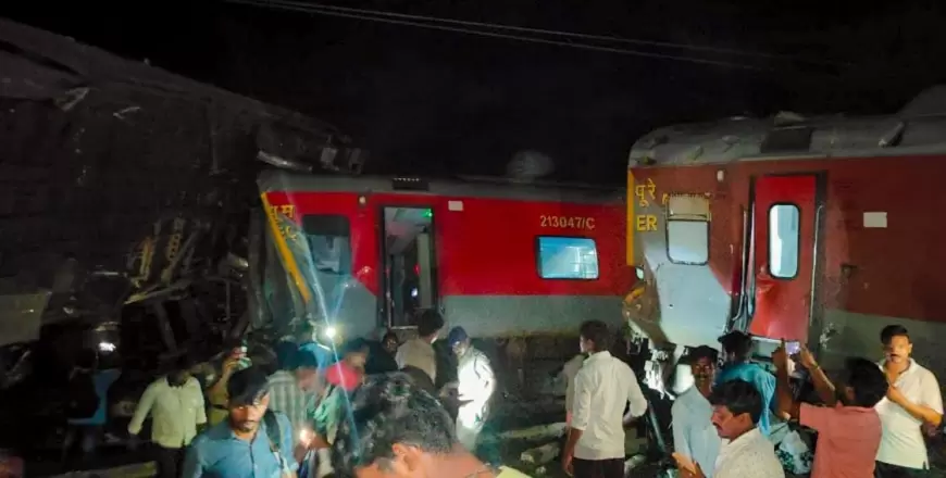 Train accident in Chennai: चेन्नई में मैसूर-दरभंगा एक्सप्रेस मालगाड़ी से टकराई, 13 डिब्बे पटरी से उतरे, दो बोगियों में लगी आग